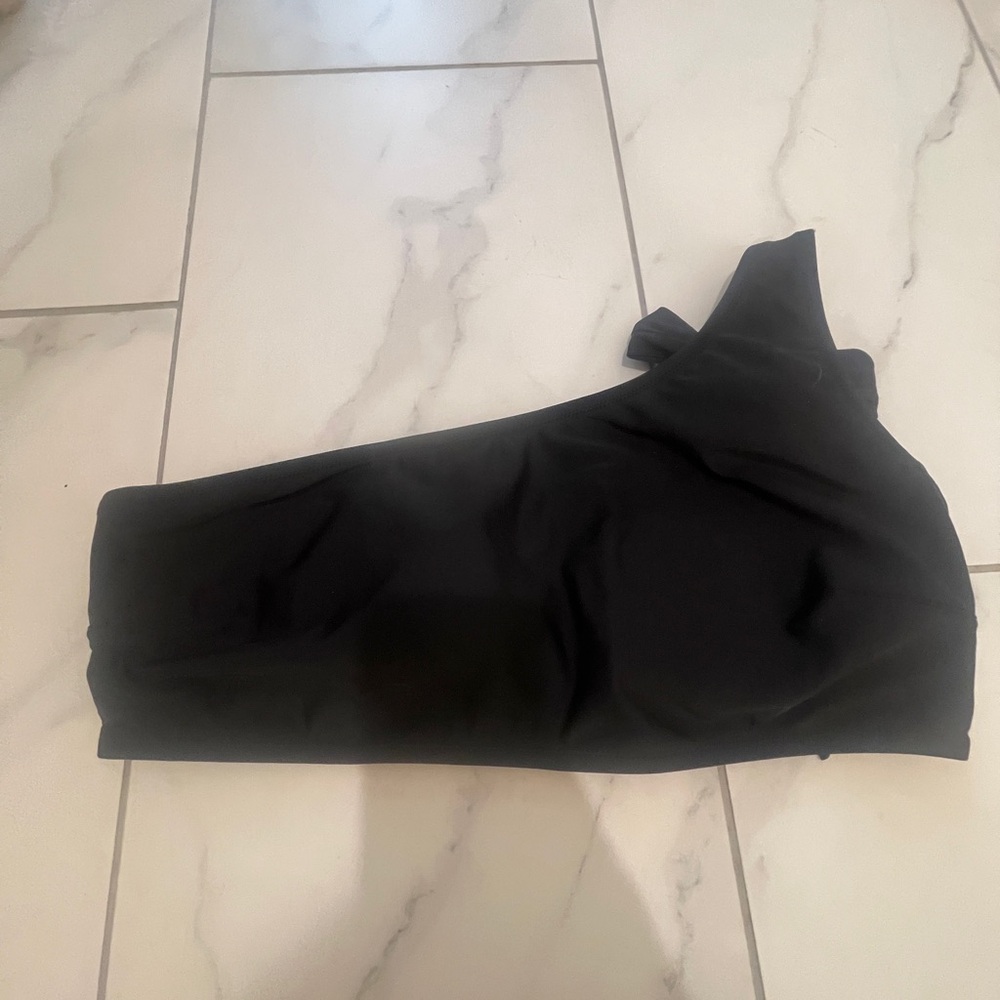 Aerie one should black bikini top with bow in the back. Size XXL